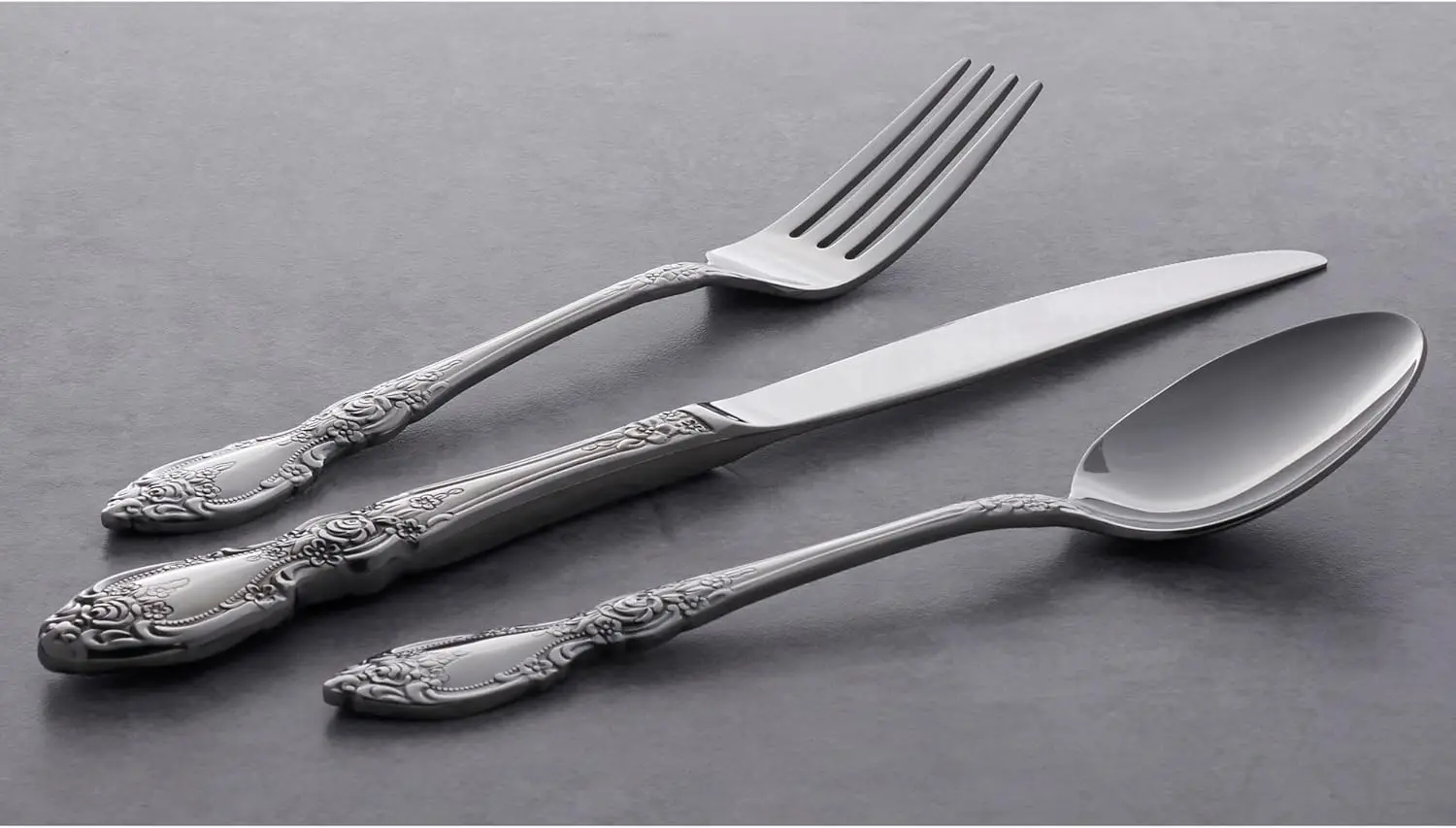 Oneida Flatware Set Main